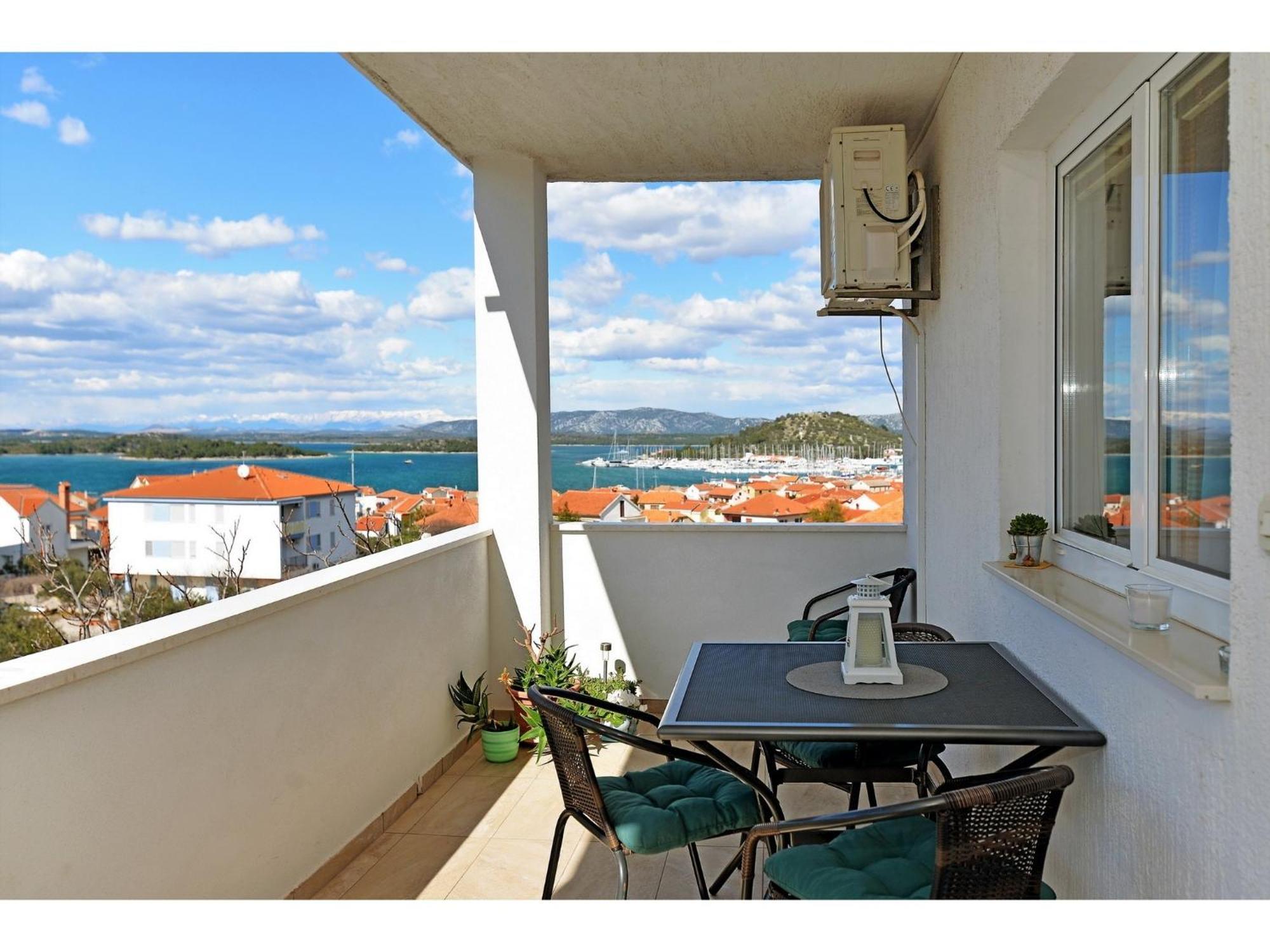 Apartments Kostelic Murter Habitación foto
