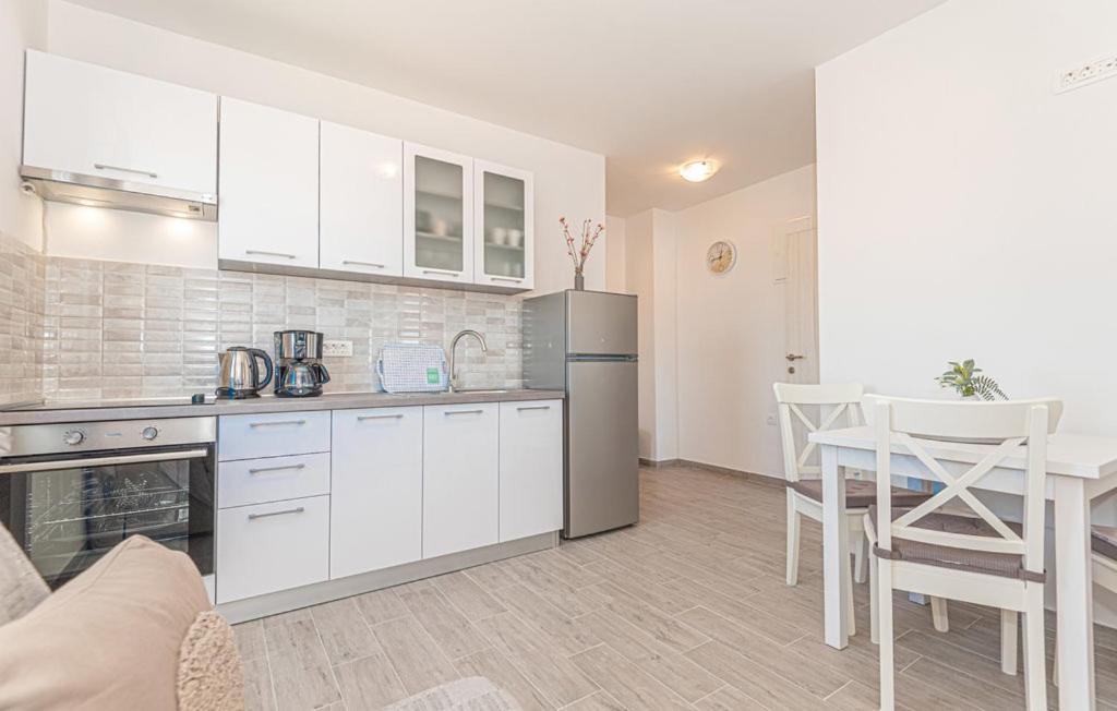 Apartments Kostelic Murter Habitación foto