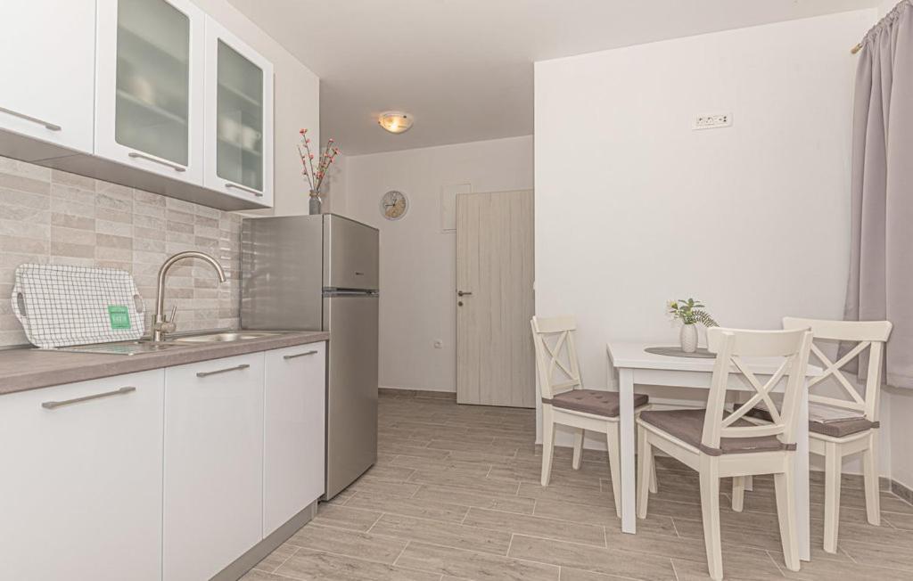 Apartments Kostelic Murter Habitación foto